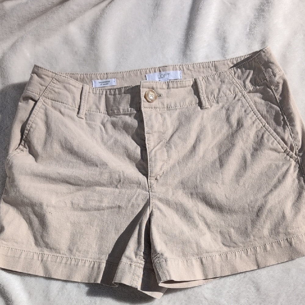 Title: LOFT Monroe 4" Tan Casual Shorts - Size 6